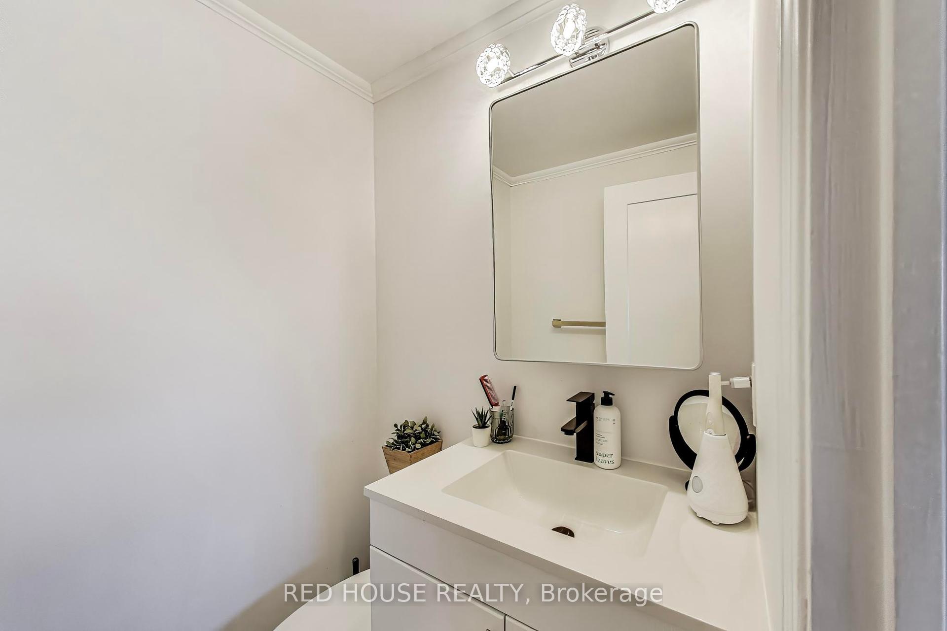 4 Bedrooms Condo at 3510 South Millway, Mississauga For sale