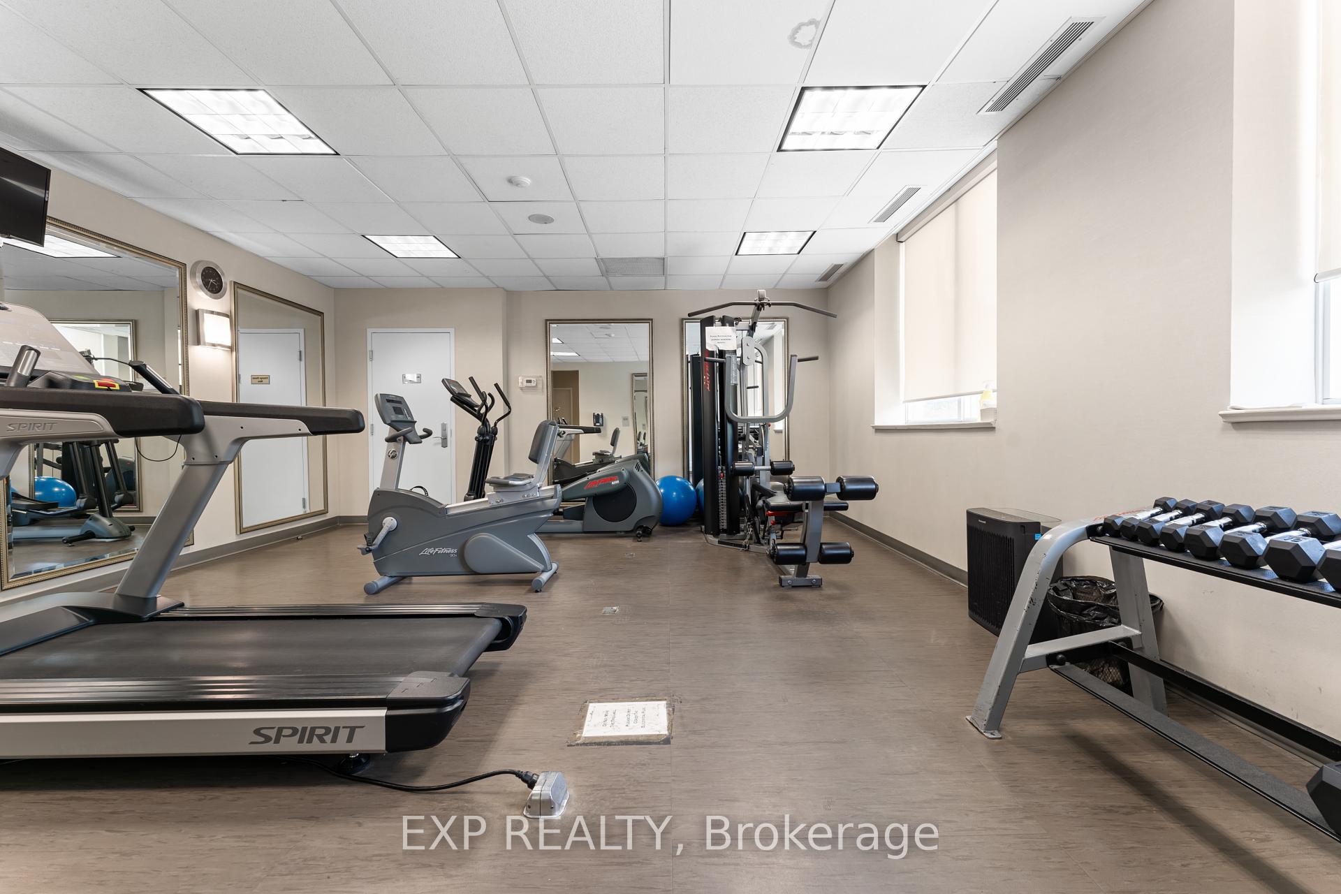 3 Bedrooms Condo at 2 Clairtrell, Toronto For sale