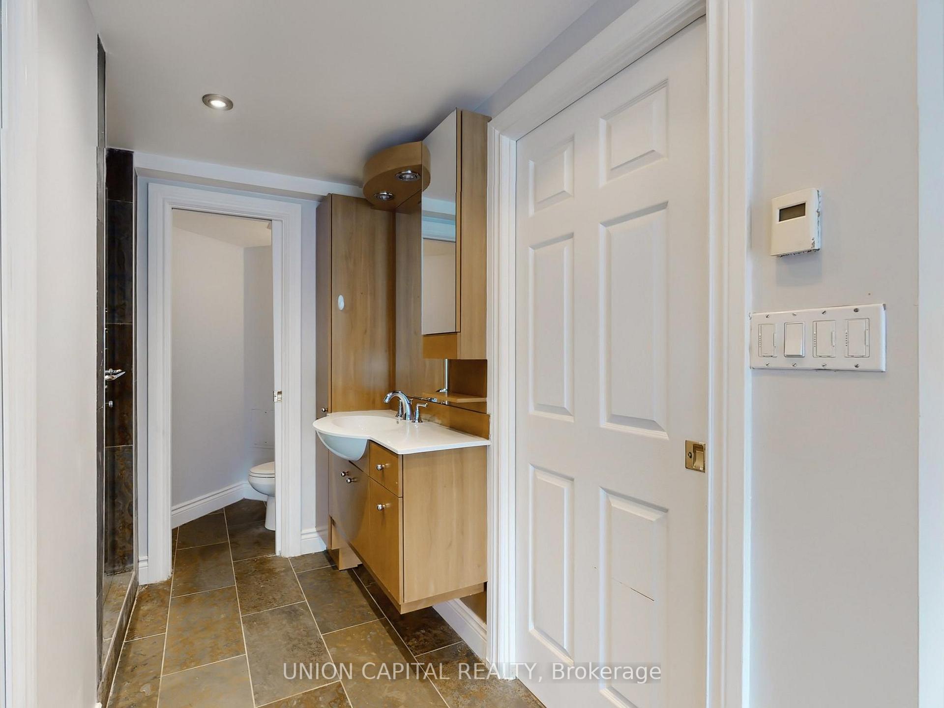 3 Bedrooms Condo at 28 Hollywood, Toronto For sale