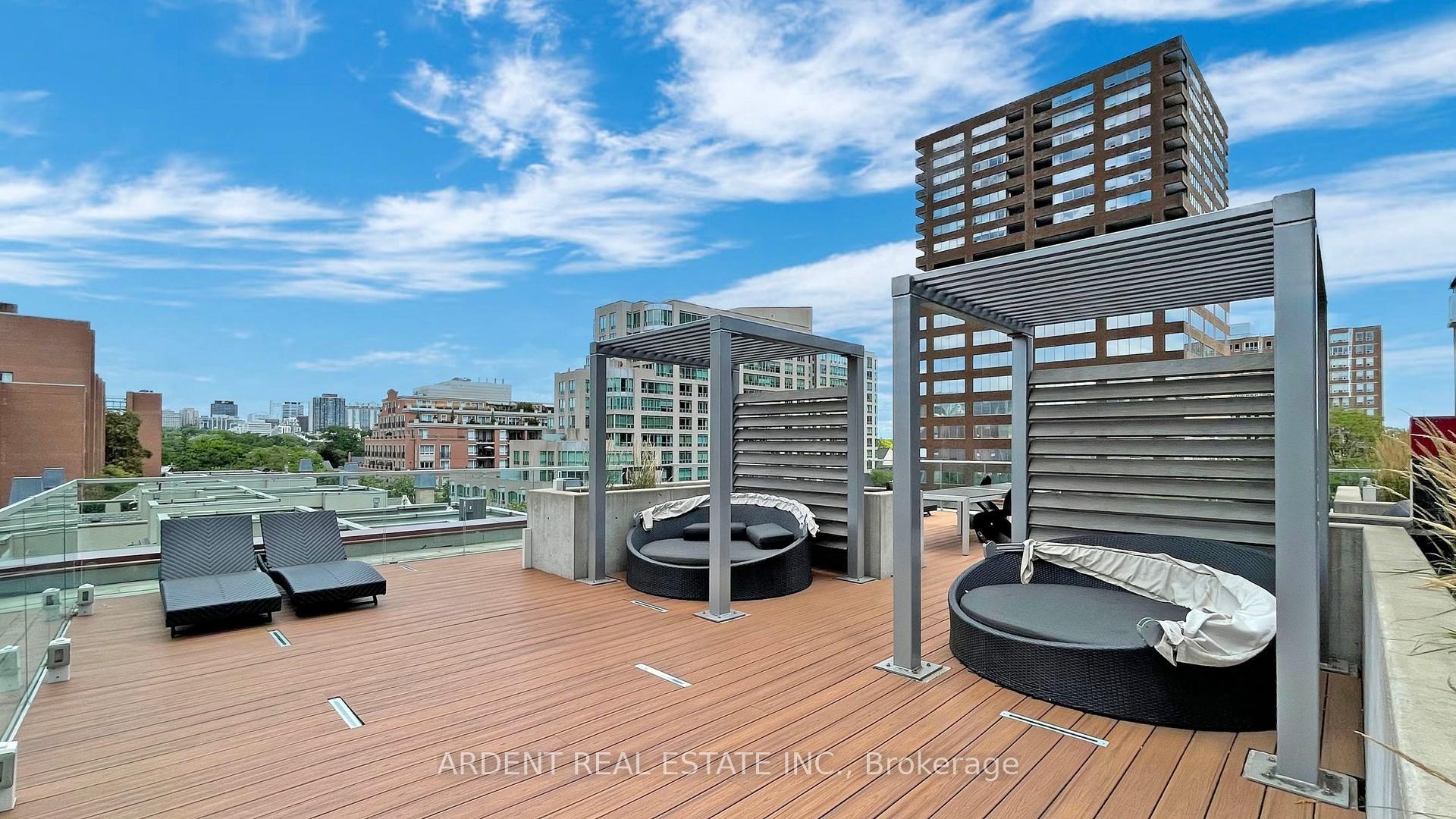 3 Bedrooms Condo at 32 Davenport,  Toronto For sale