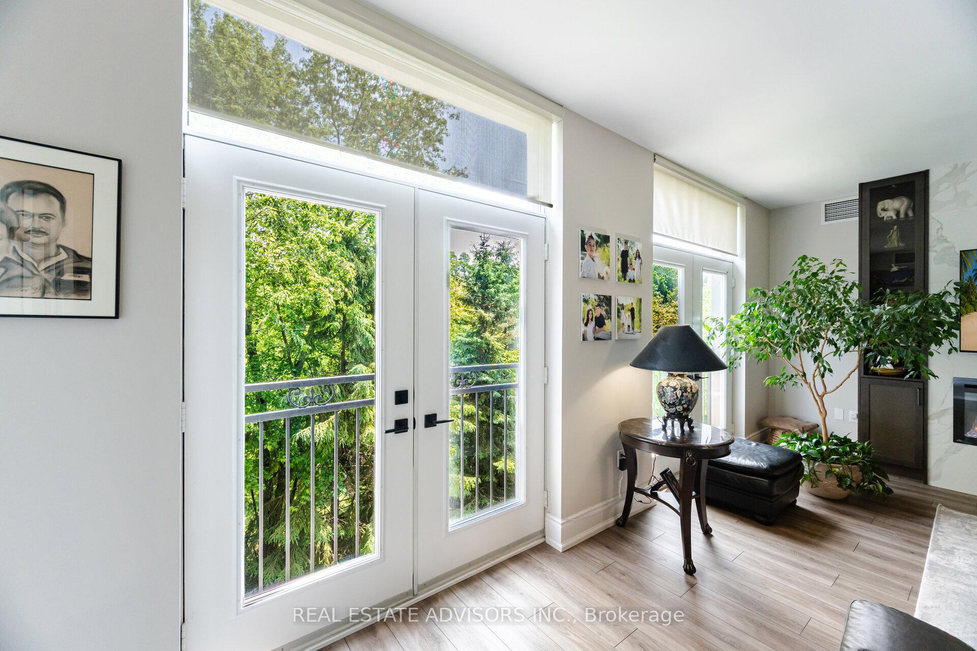 3 Bedrooms Condo at 53 Woodbridge, Vaughan For sale