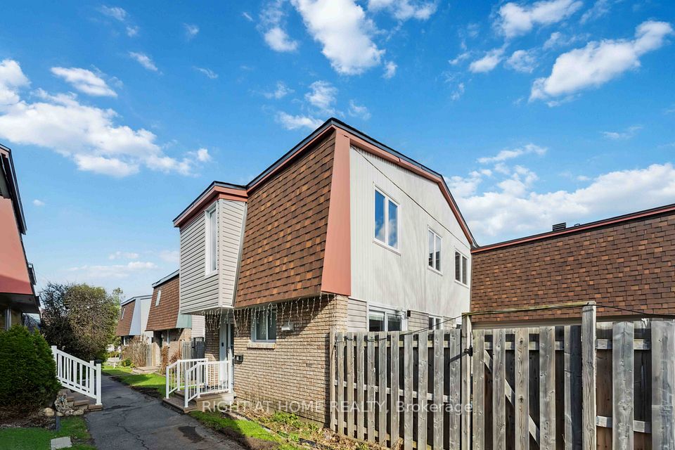 #31 - 2057 Jasmine Crescent, BeaconHillNorthSouthandArea, ON K1J 7W2
