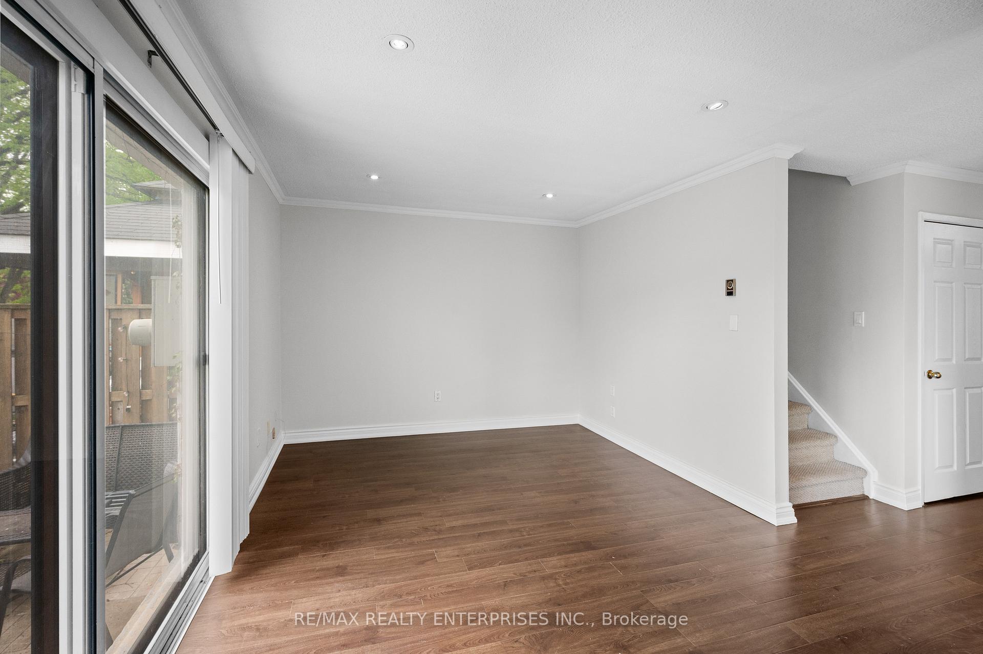 4 Bedrooms Condo at 6540 Falconer, Mississauga For sale