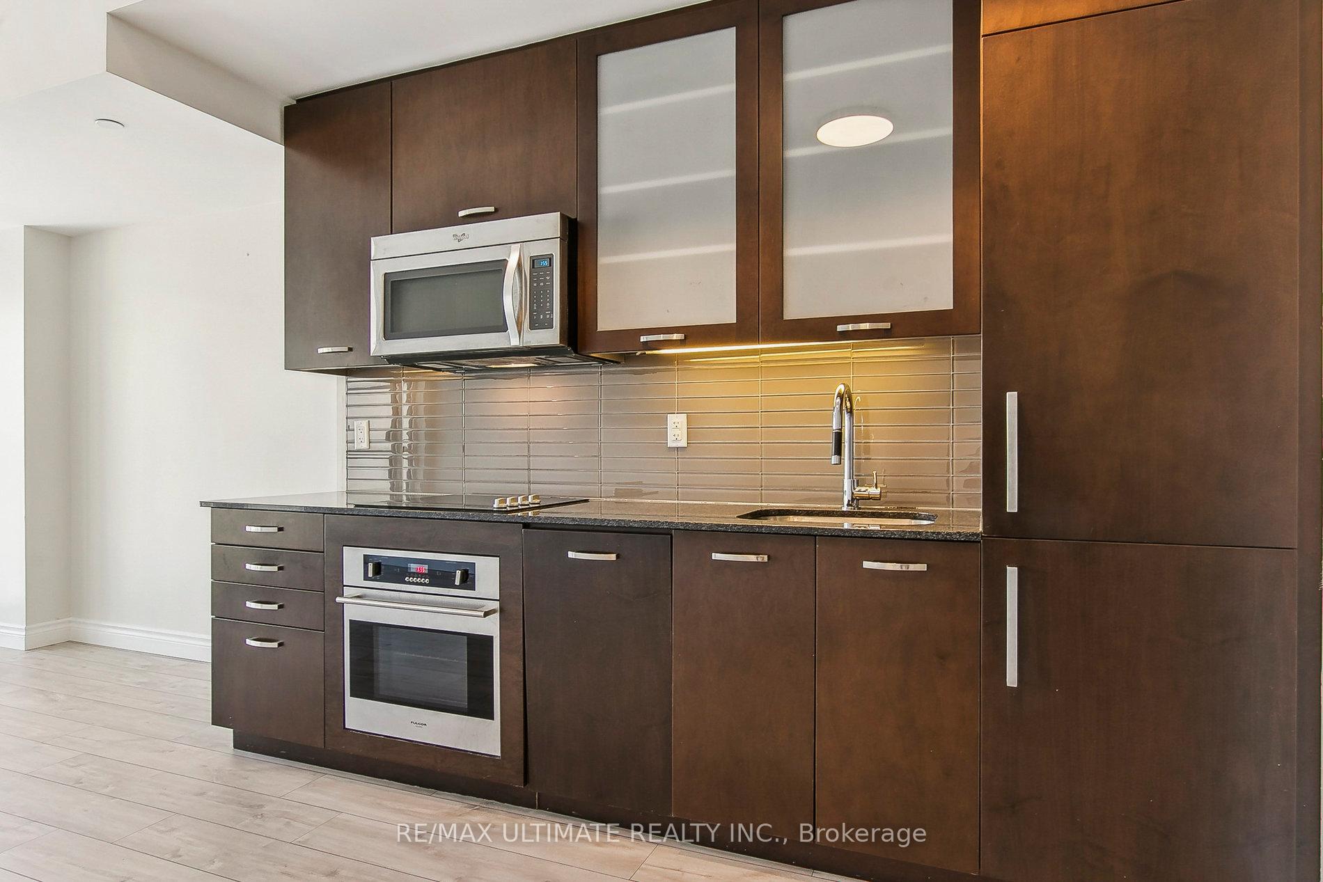 2 Bedrooms Condo at 210 Simcoe, Toronto For sale