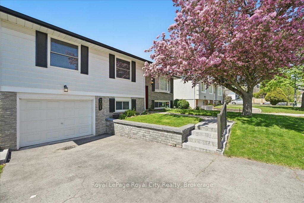 701 Castleguard Crescent