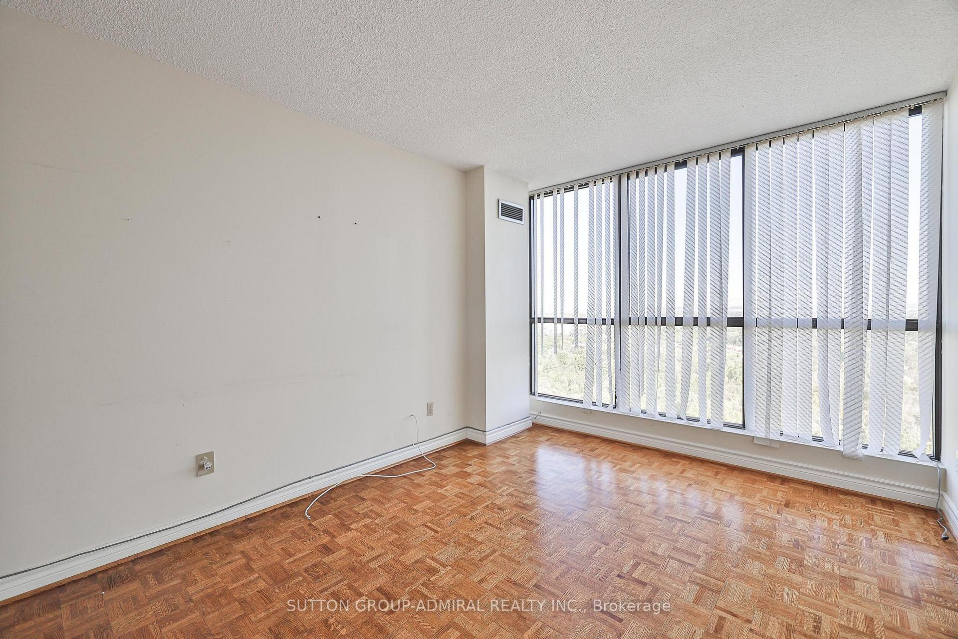 3 Bedrooms Condo at 131 Torresdale, Toronto For sale