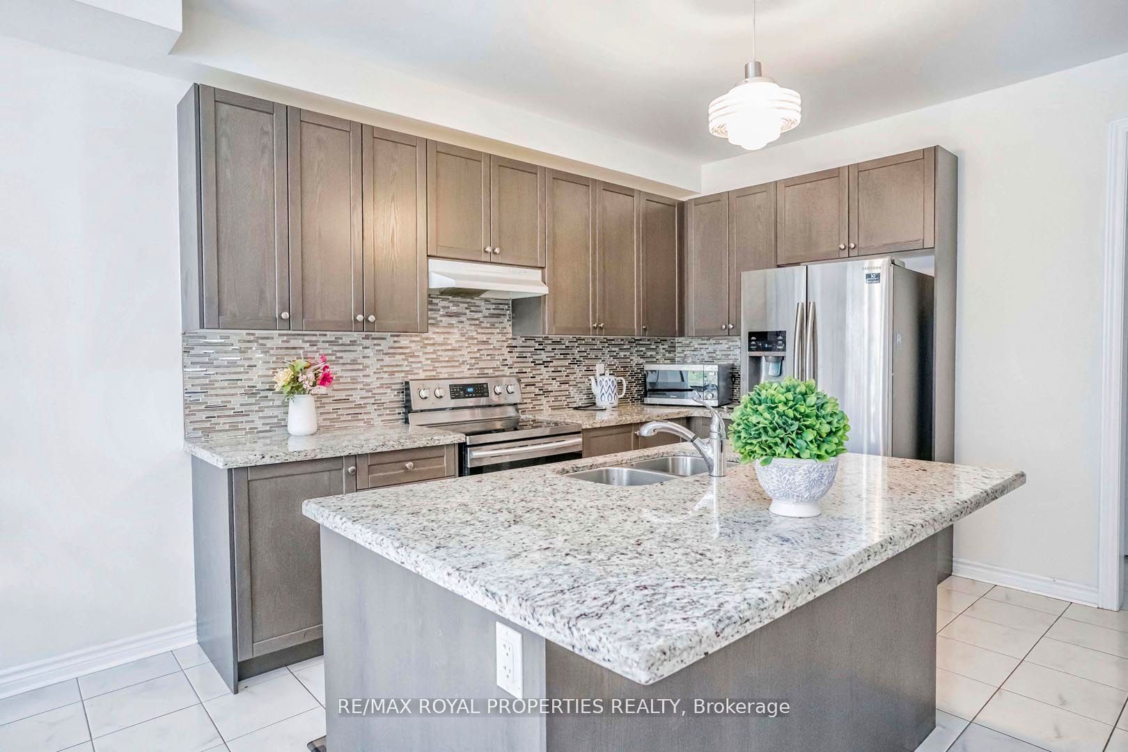 1877 Castlepoint Drive, Oshawa, ON L1K 0M9