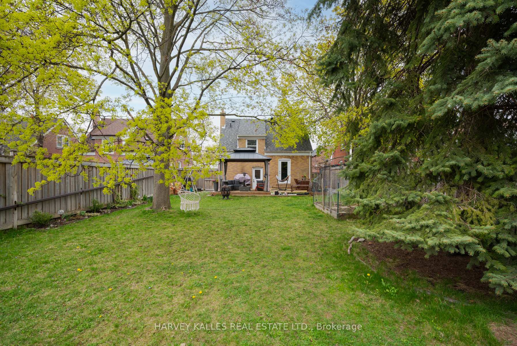 89 Charleswood Drive