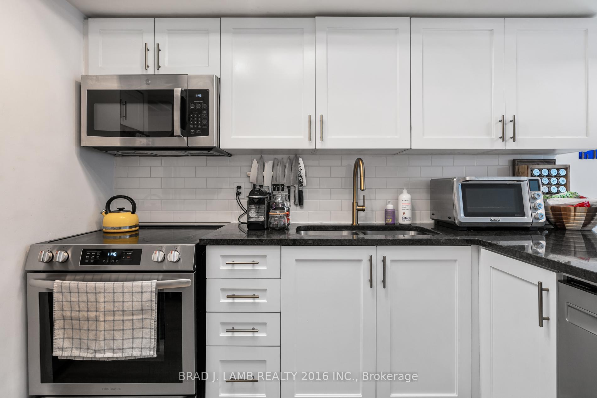 3 Bedrooms Condo at 262 St. Helens, Toronto For sale