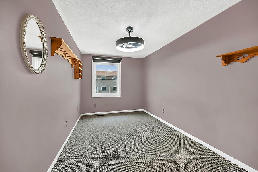3 Bedrooms Condo at 1115 Paramount, Hamilton For sale