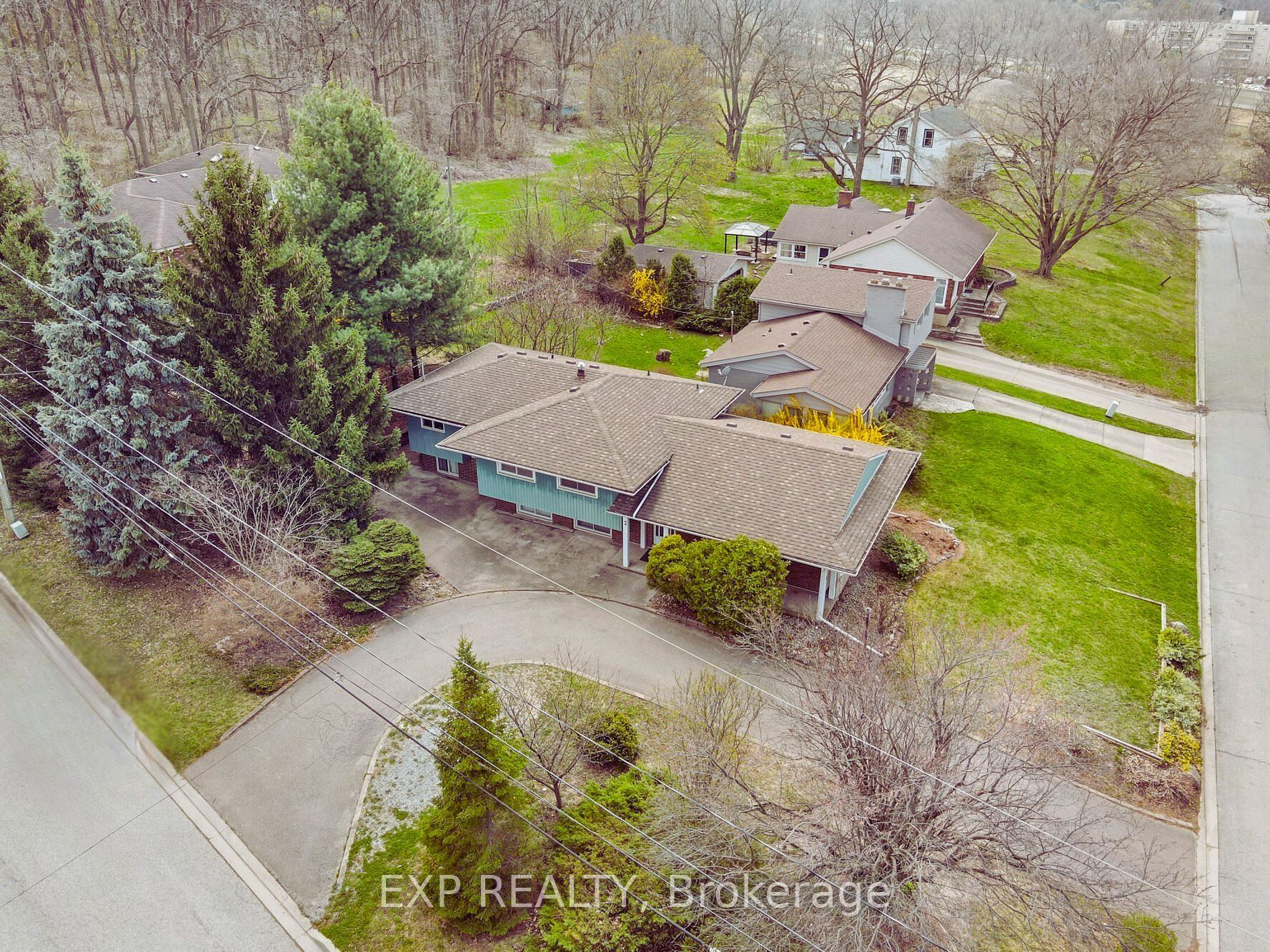2 ROCKDALE Avenue, St. Catharines, ON L2T 1V4