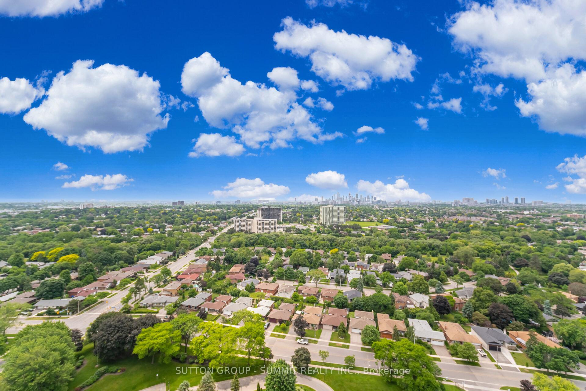 3 Bedrooms Condo at 1333 Bloor, Mississauga For sale