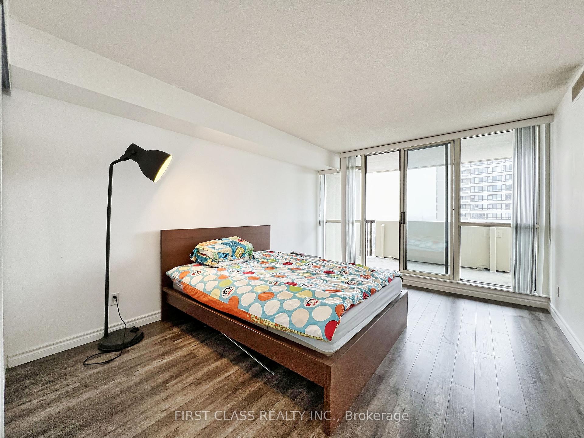 3 Bedrooms Condo at 275 Bamburgh, Toronto For sale