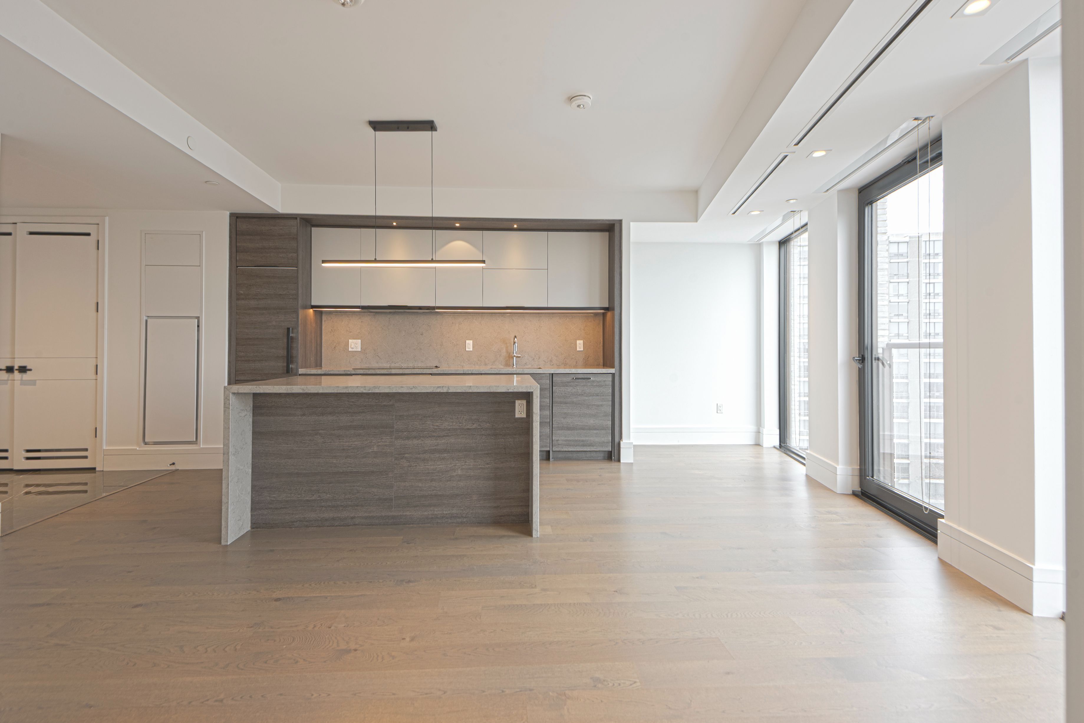 215 Lonsdale Road 1008