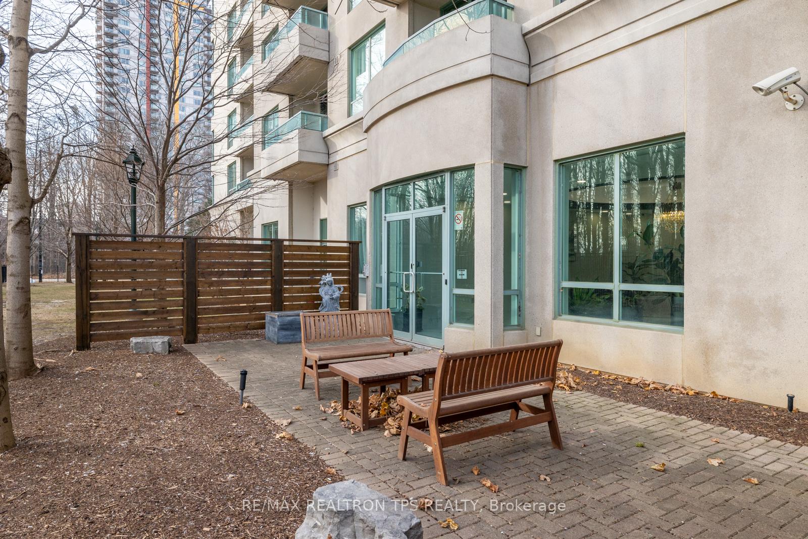 3 Bedrooms Condo at 61 Town Centre, Toronto For sale
