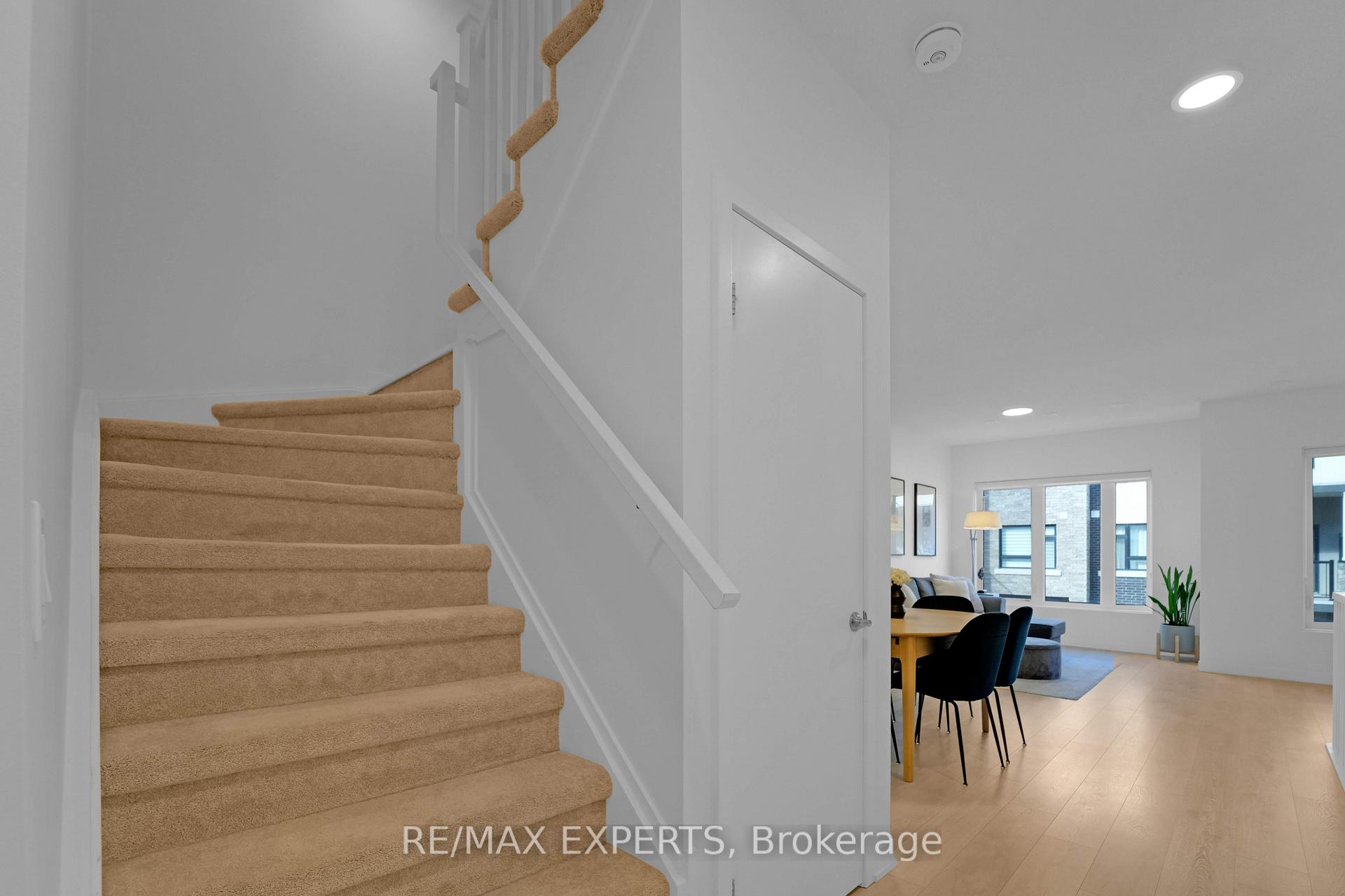 3 Bedrooms Condo at 1095 Cooke,  Burlington For sale