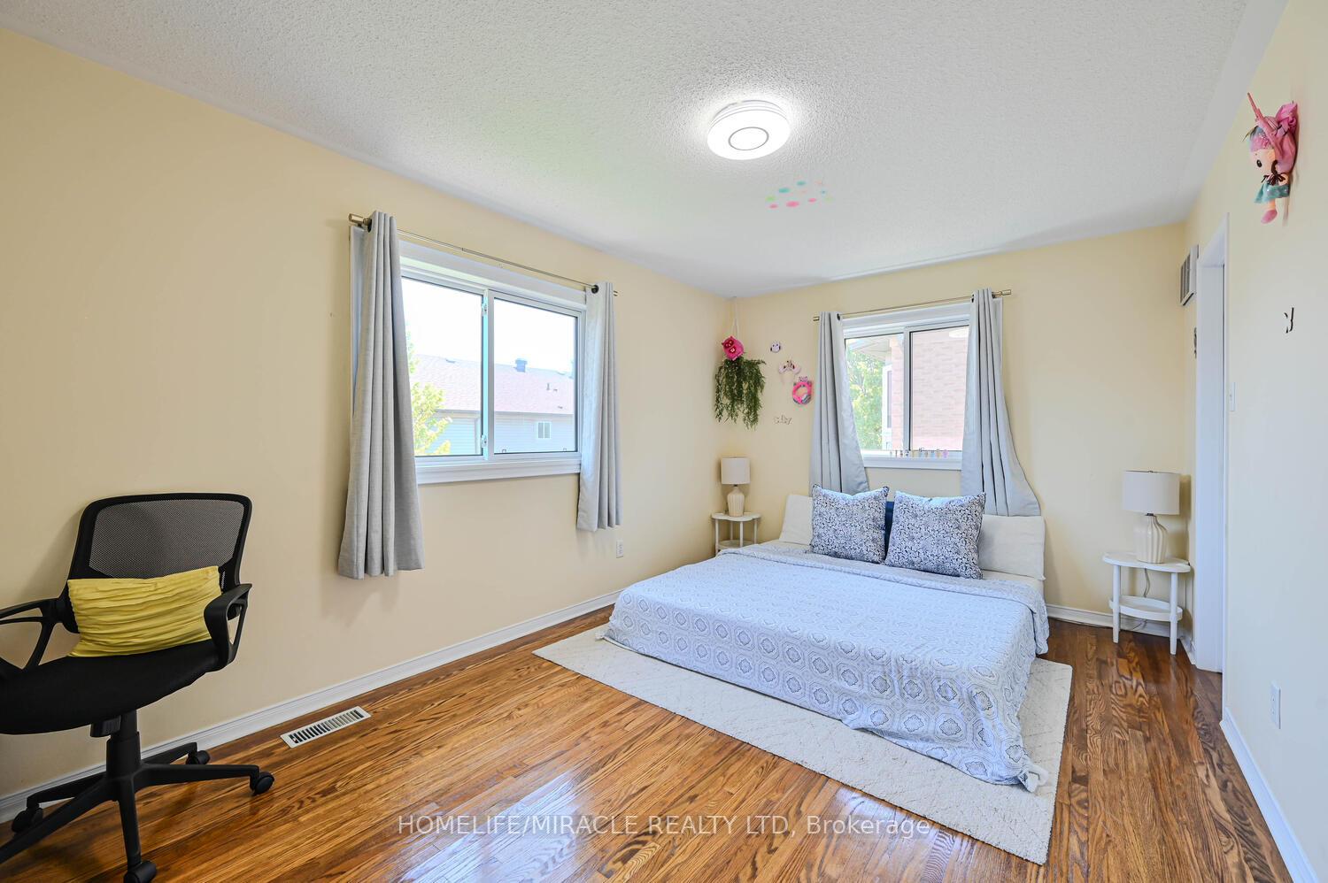 2 Bedrooms Condo at 5255 Guildwood, Mississauga For sale