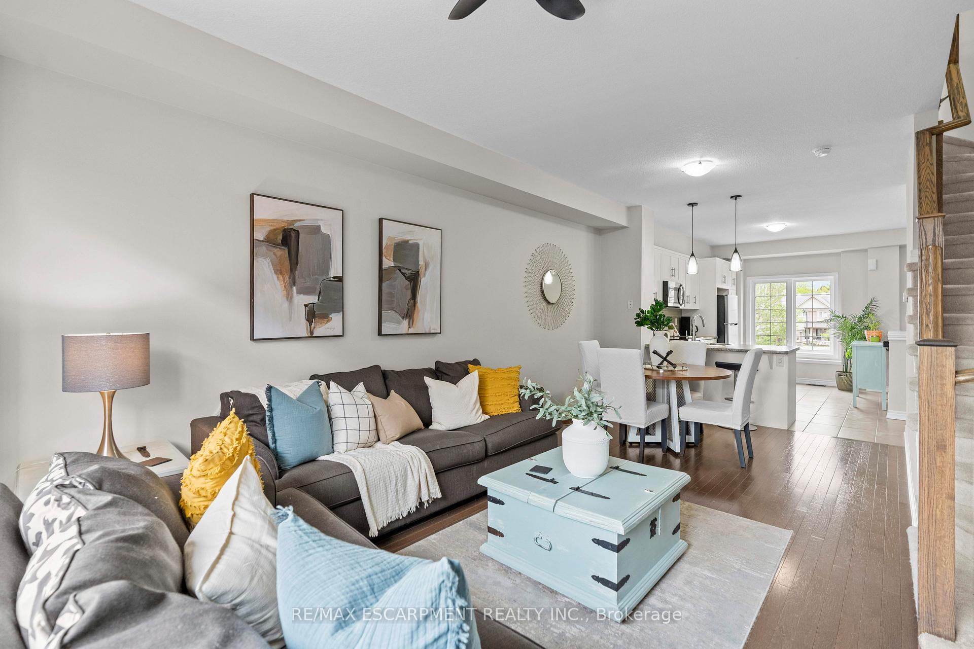 3 Bedrooms Condo at 215 Dundas, Hamilton For sale