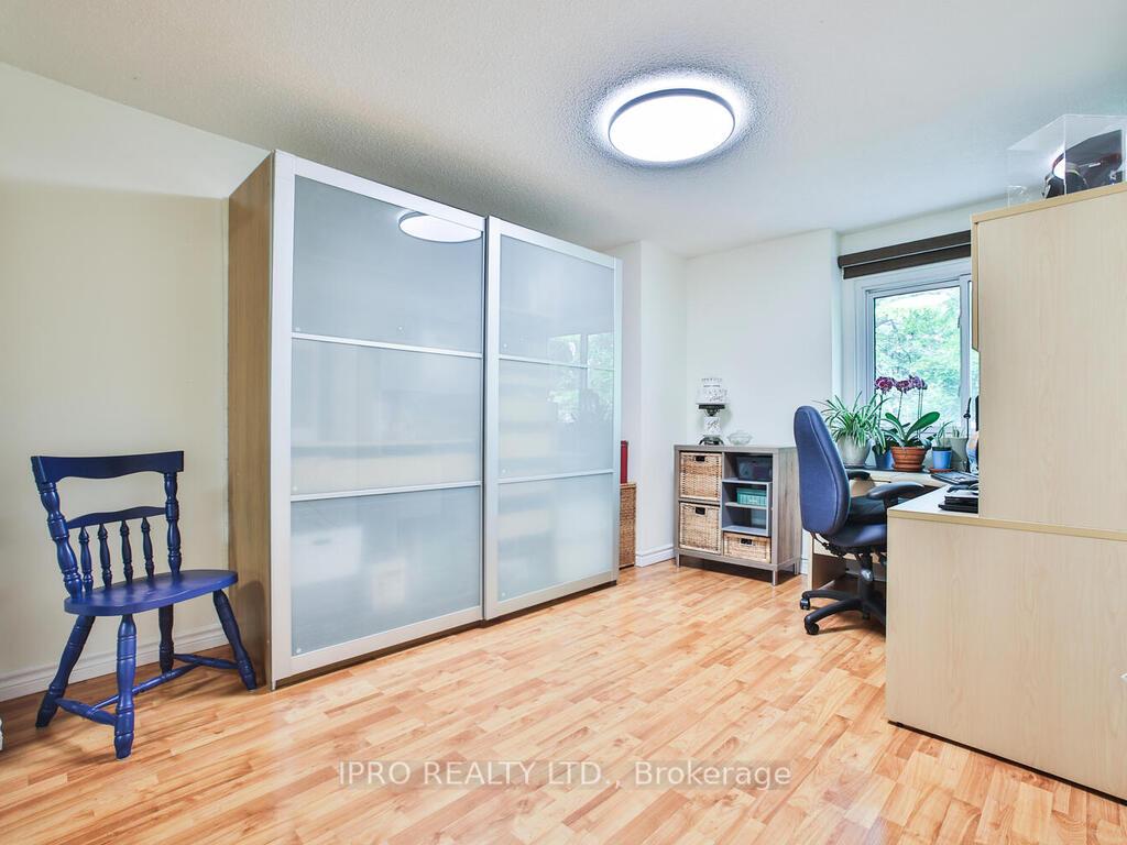 4 Bedrooms Condo at 485 Meadows, Mississauga For sale