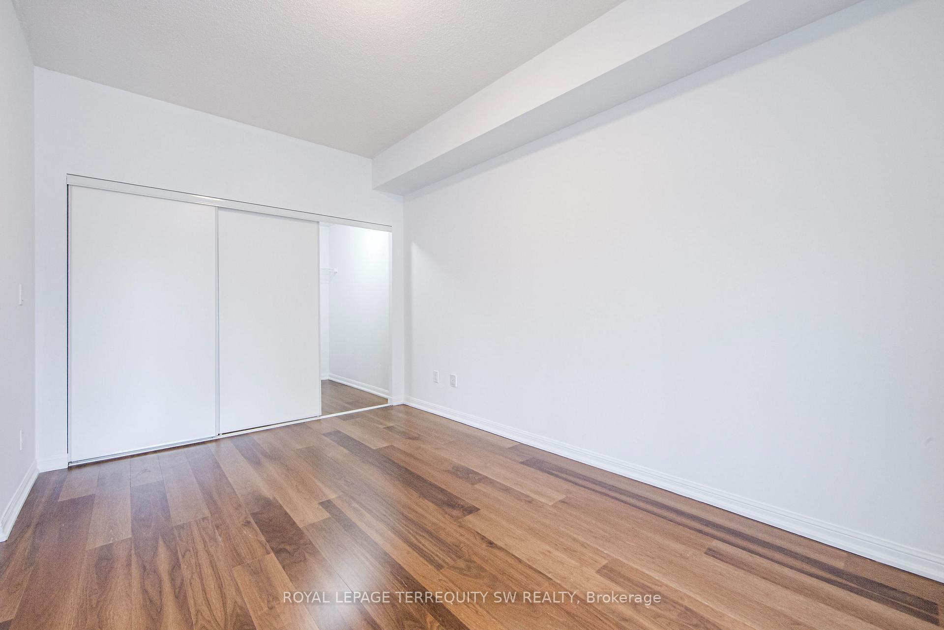 3 Bedrooms Condo at 628 Fleet, Toronto For sale
