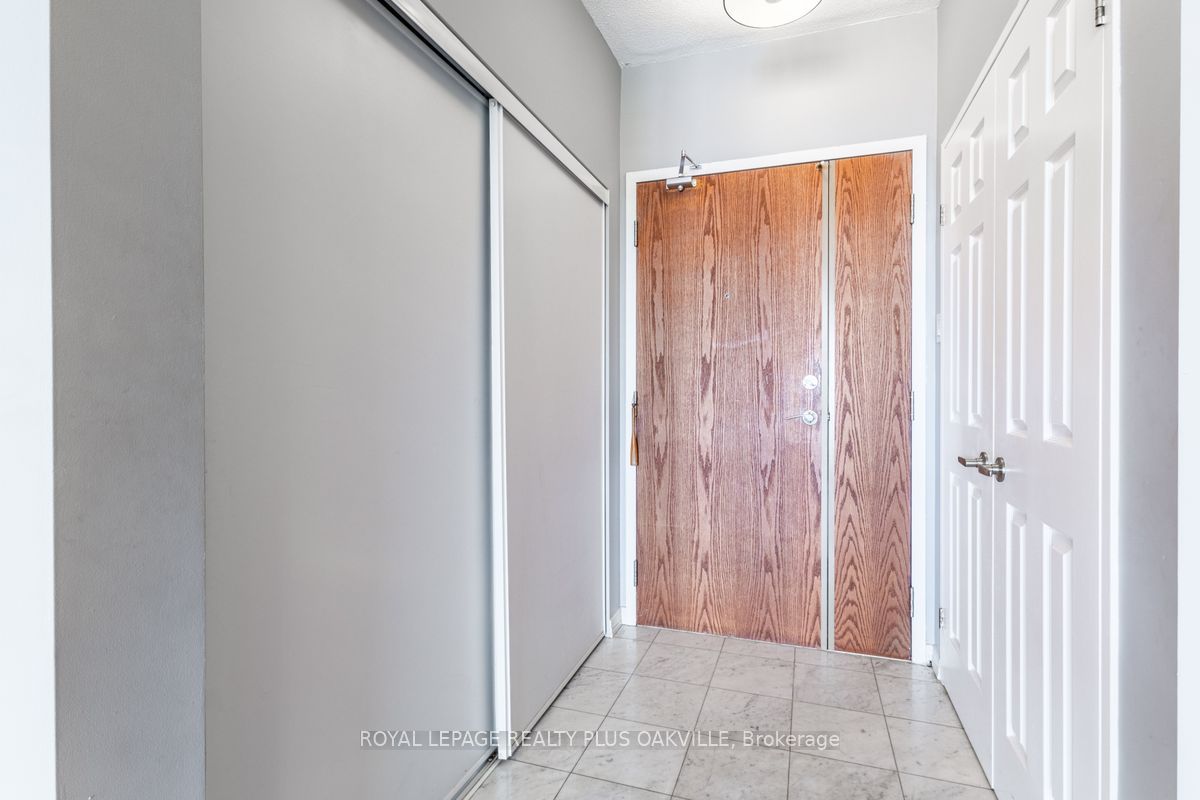 2511 Lakeshore Road W, #517