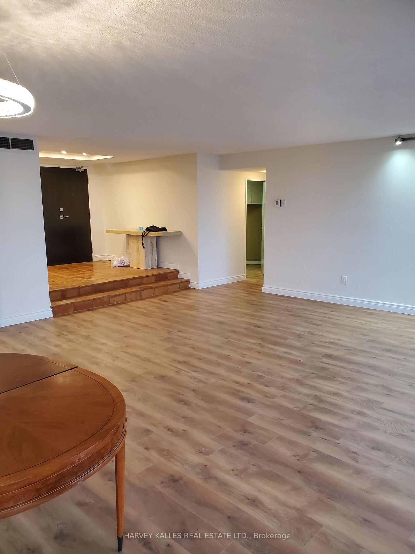 240 Heath Street W 403