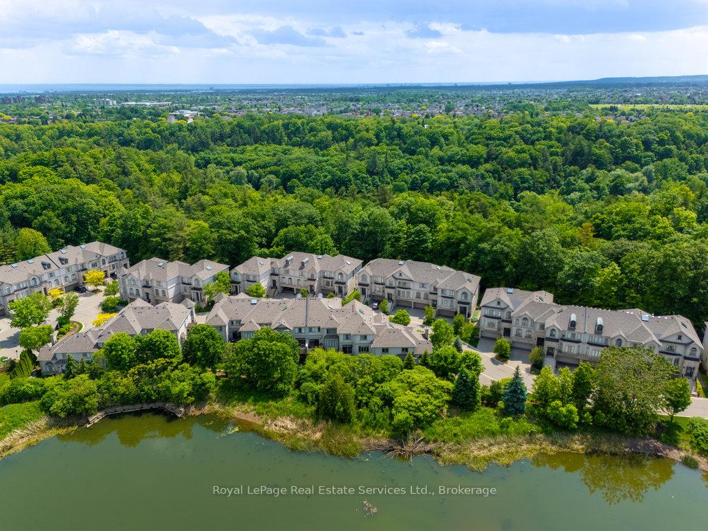 3 Bedrooms Condo at 2400 Neyagawa, Oakville For sale