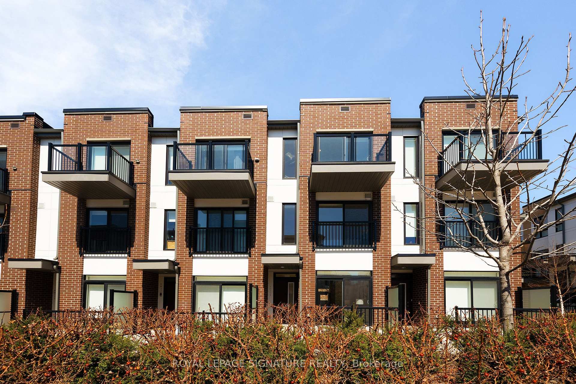 #113 – 110 Canon Jackson Drive, Toronto, ON M6M 0C1