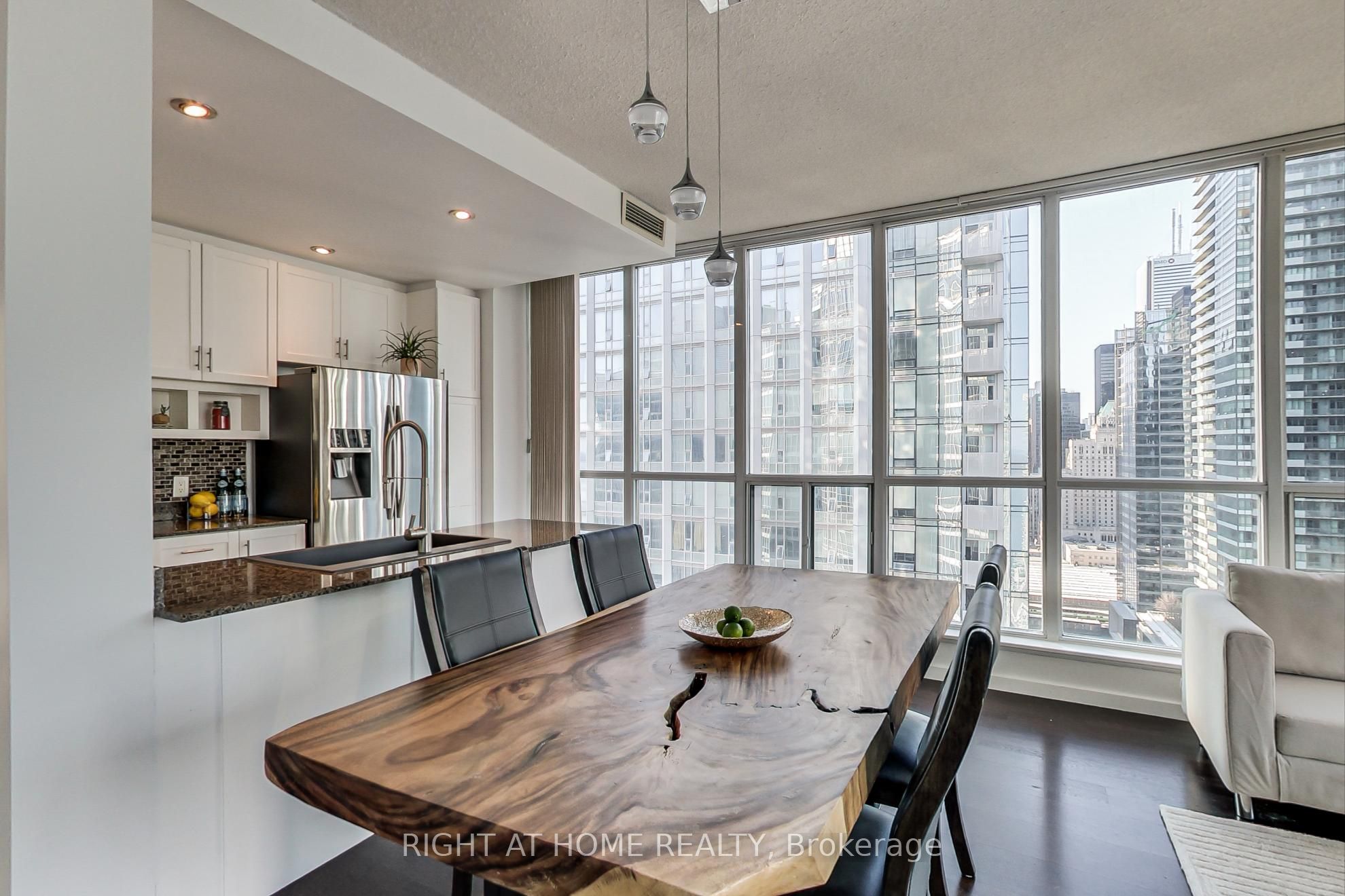 8 York Street W, #3102