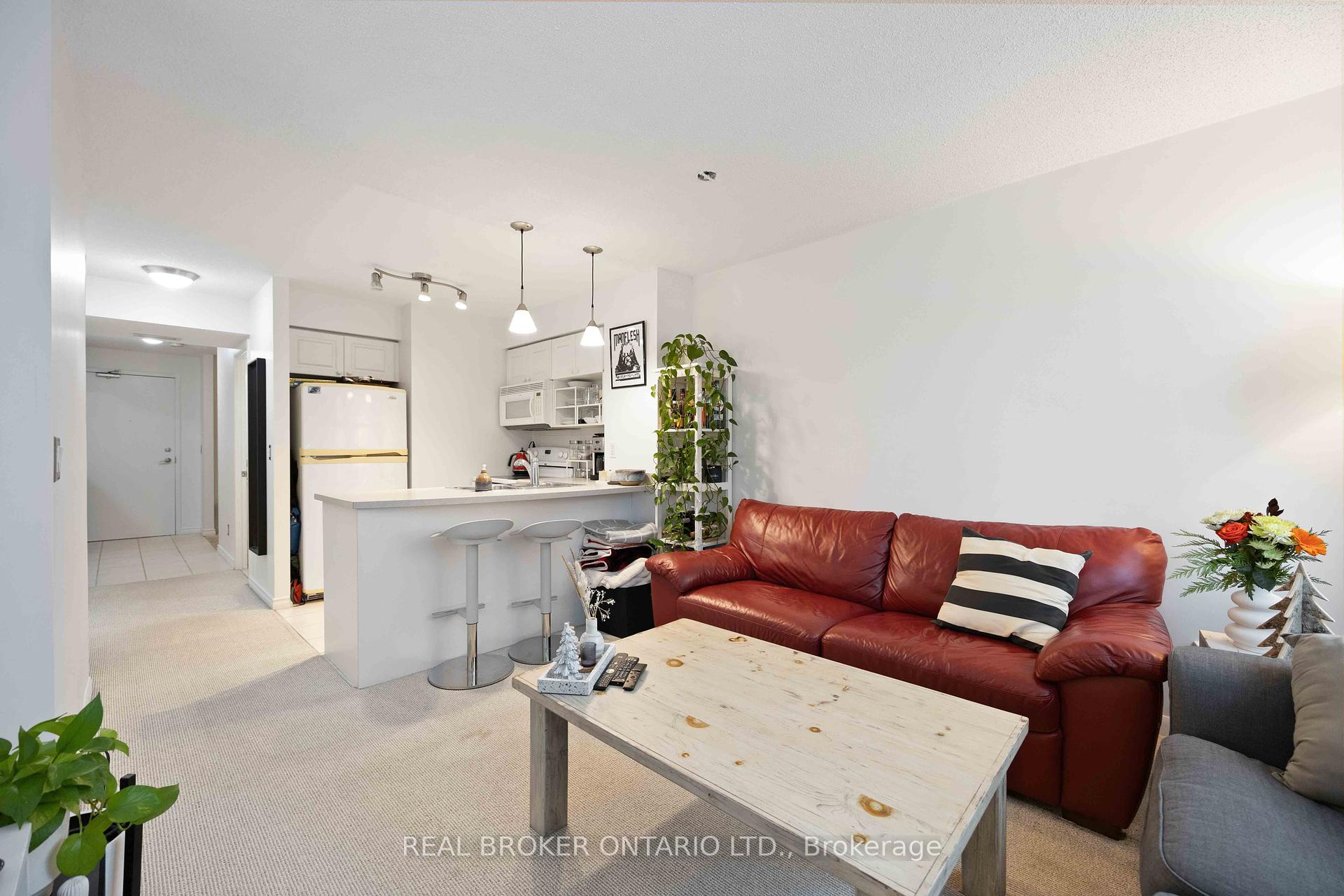2 Bedrooms Condo at 18 Yonge,  Toronto For sale