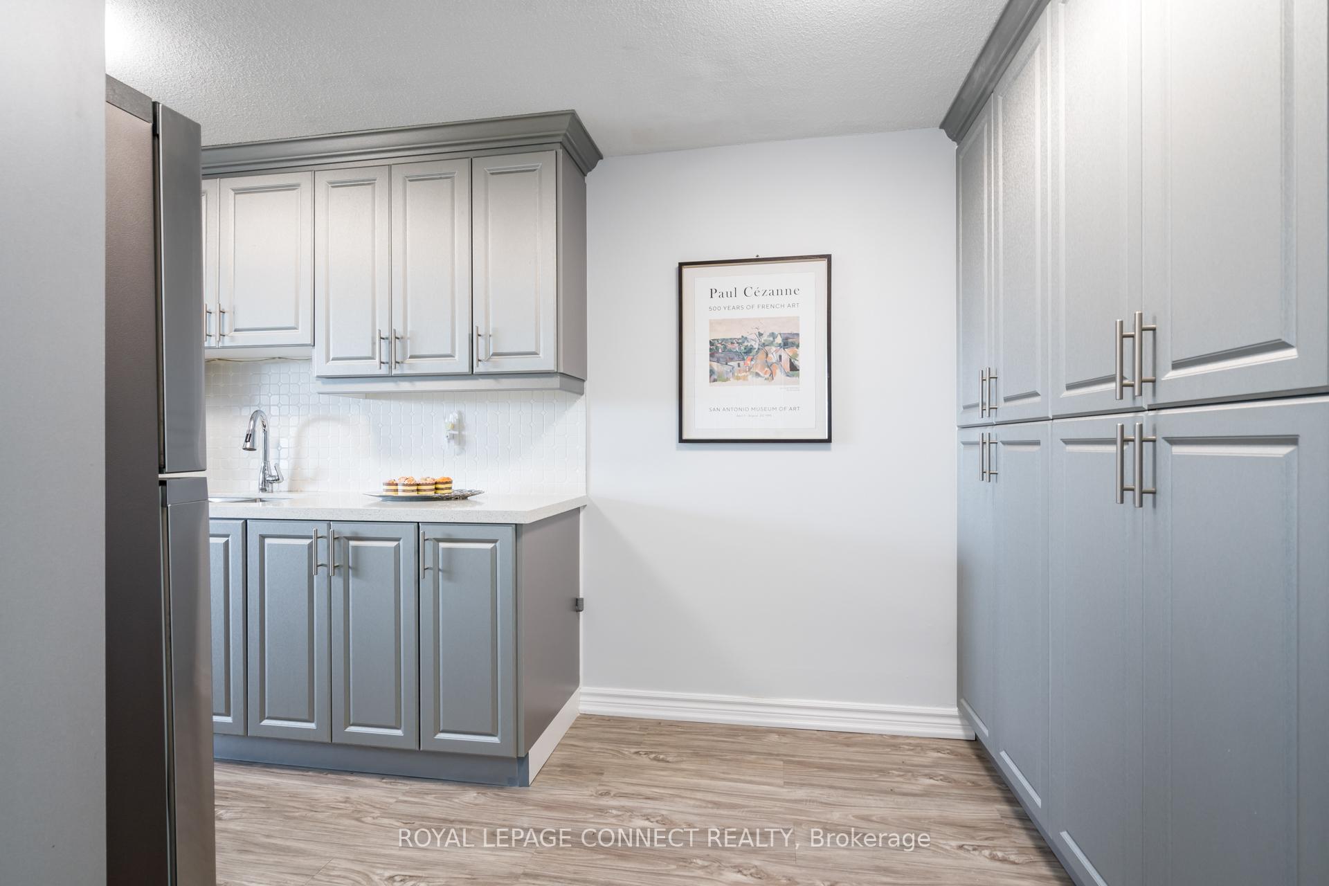 2 Bedrooms Condo at 270 Palmdale,  Toronto For sale