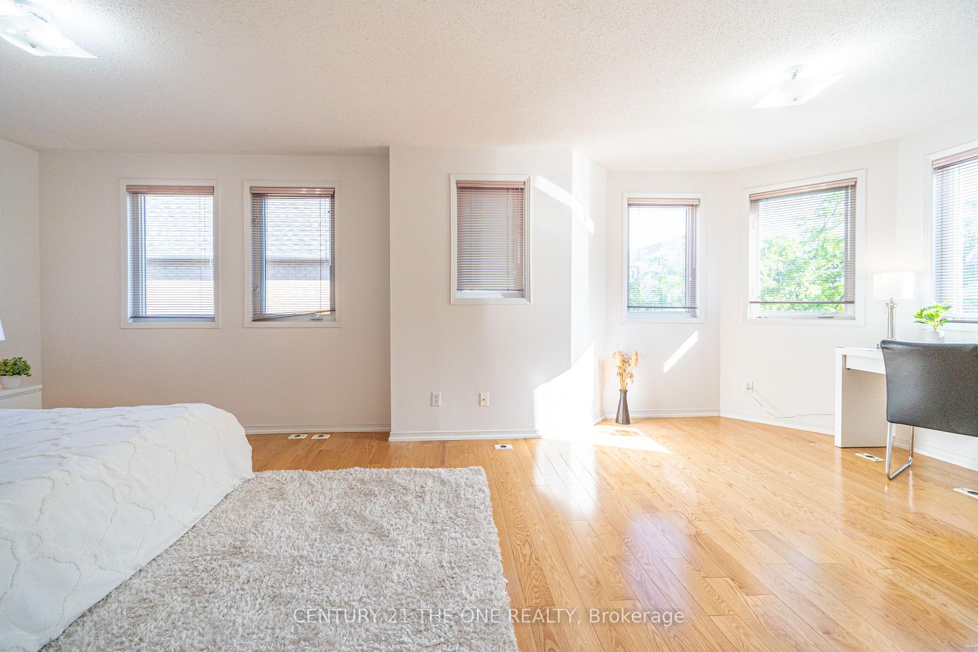 4 Bedrooms Condo at 28 Rosebank, Toronto For sale