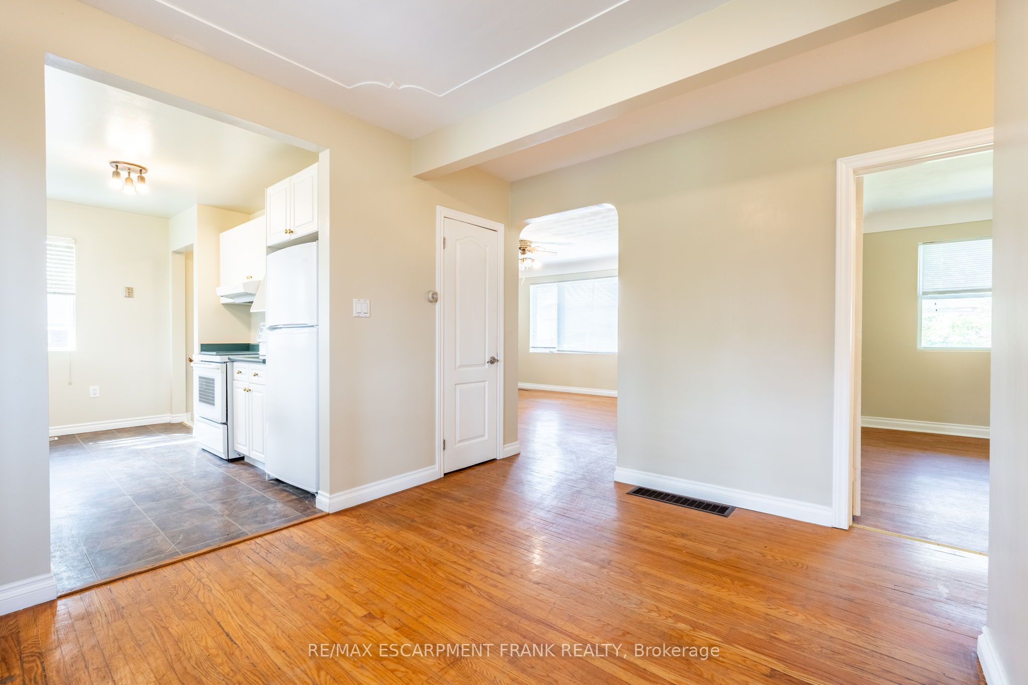 699 RYMAL Road W, Hamilton Gurnett