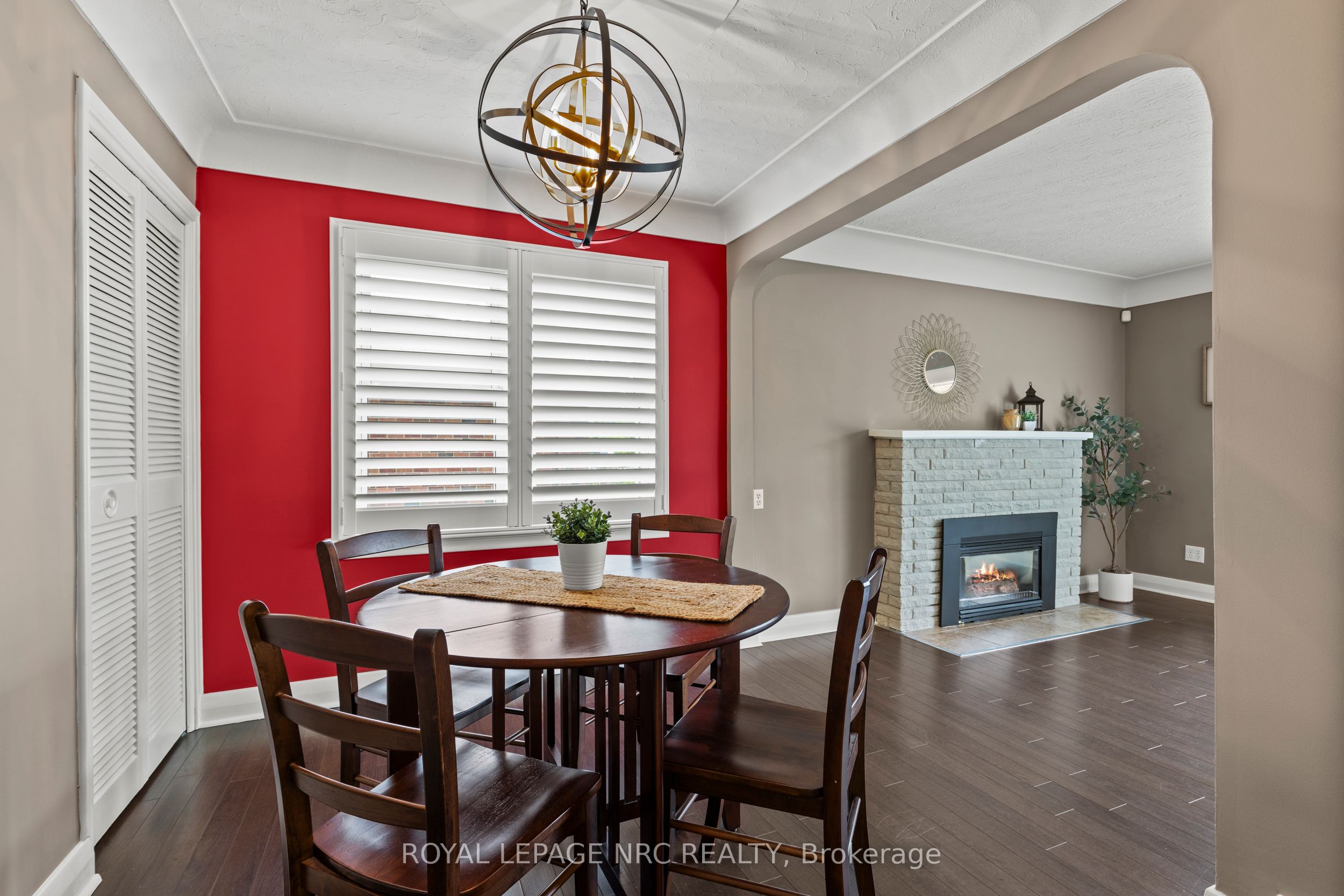 10 Whiteoak Drive