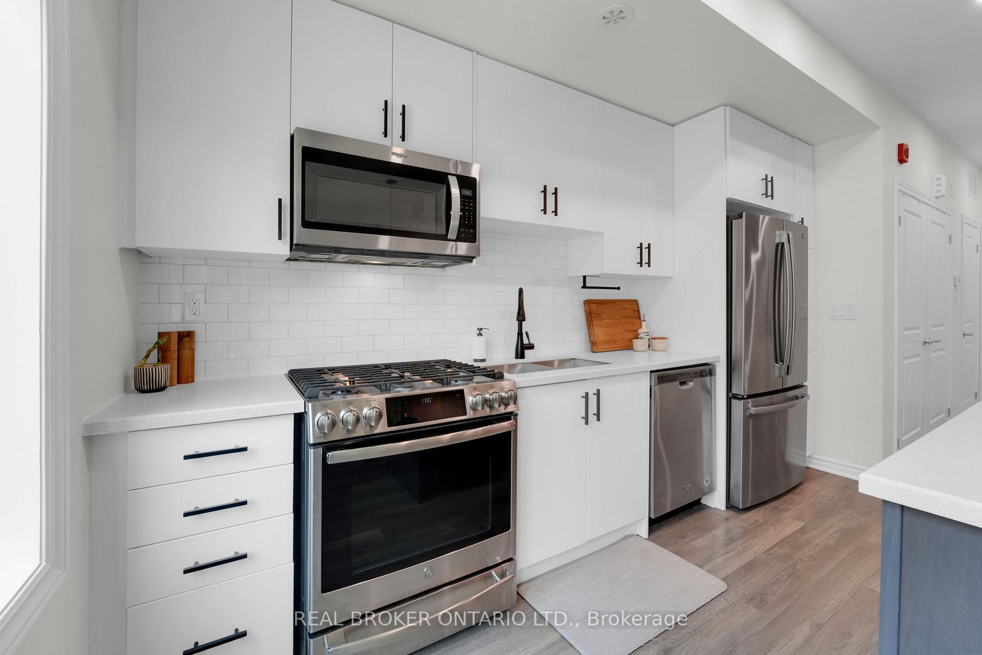 2 Bedrooms Condo at 100 Long Branch, Toronto For sale