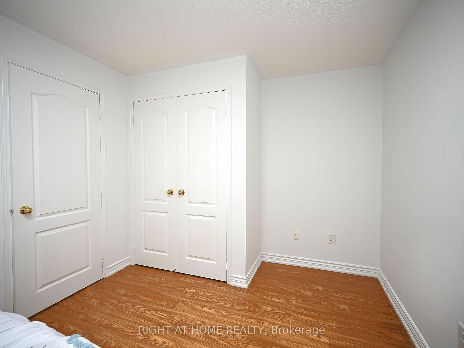2 Bedrooms Condo at 3250 Bentley, Mississauga For sale