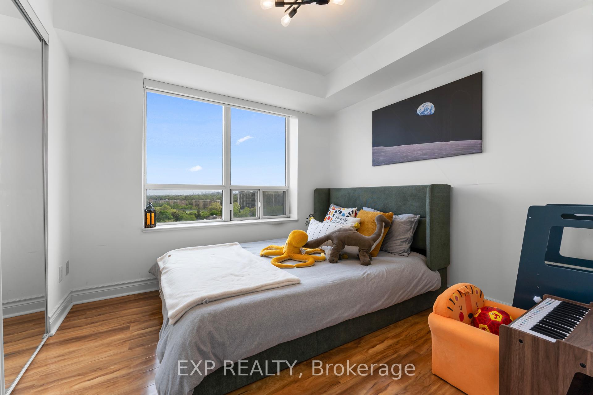 3 Bedrooms Condo at 2 Clairtrell, Toronto For sale