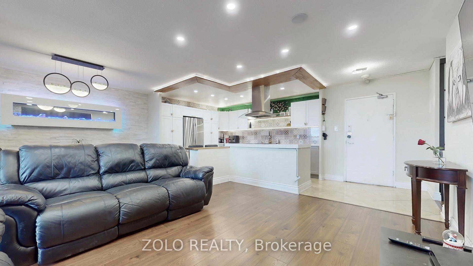 4 Bedrooms Condo at 627 The West Mall, Toronto For sale