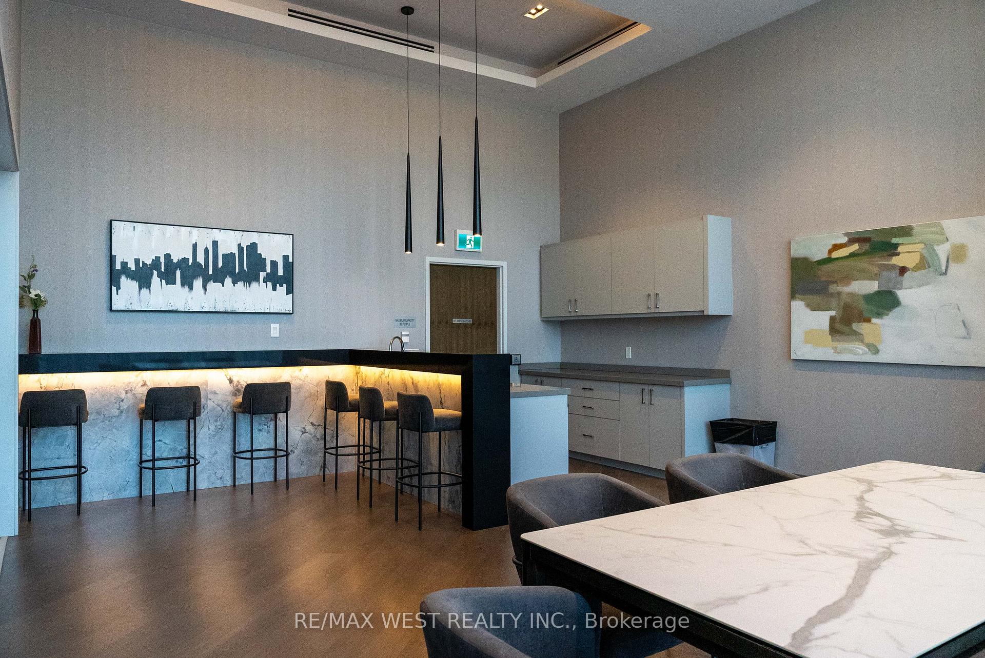 1 Bedroom Condo at 100 Eagle Rock, Vaughan For sale