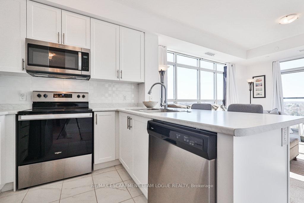 2 Bedrooms Condo at 450 Dundas,  Hamilton For sale