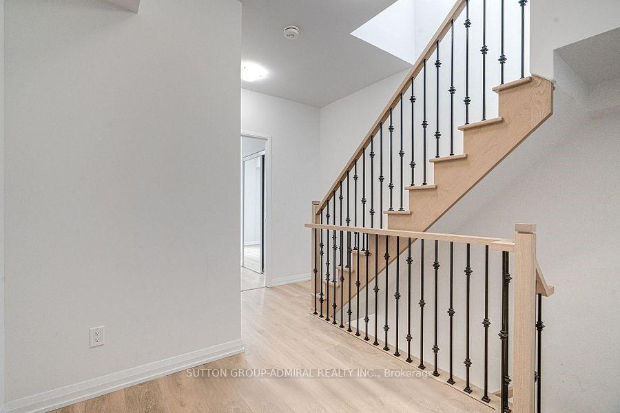 3 Bedrooms Condo at 1010 Portage,  Vaughan For sale