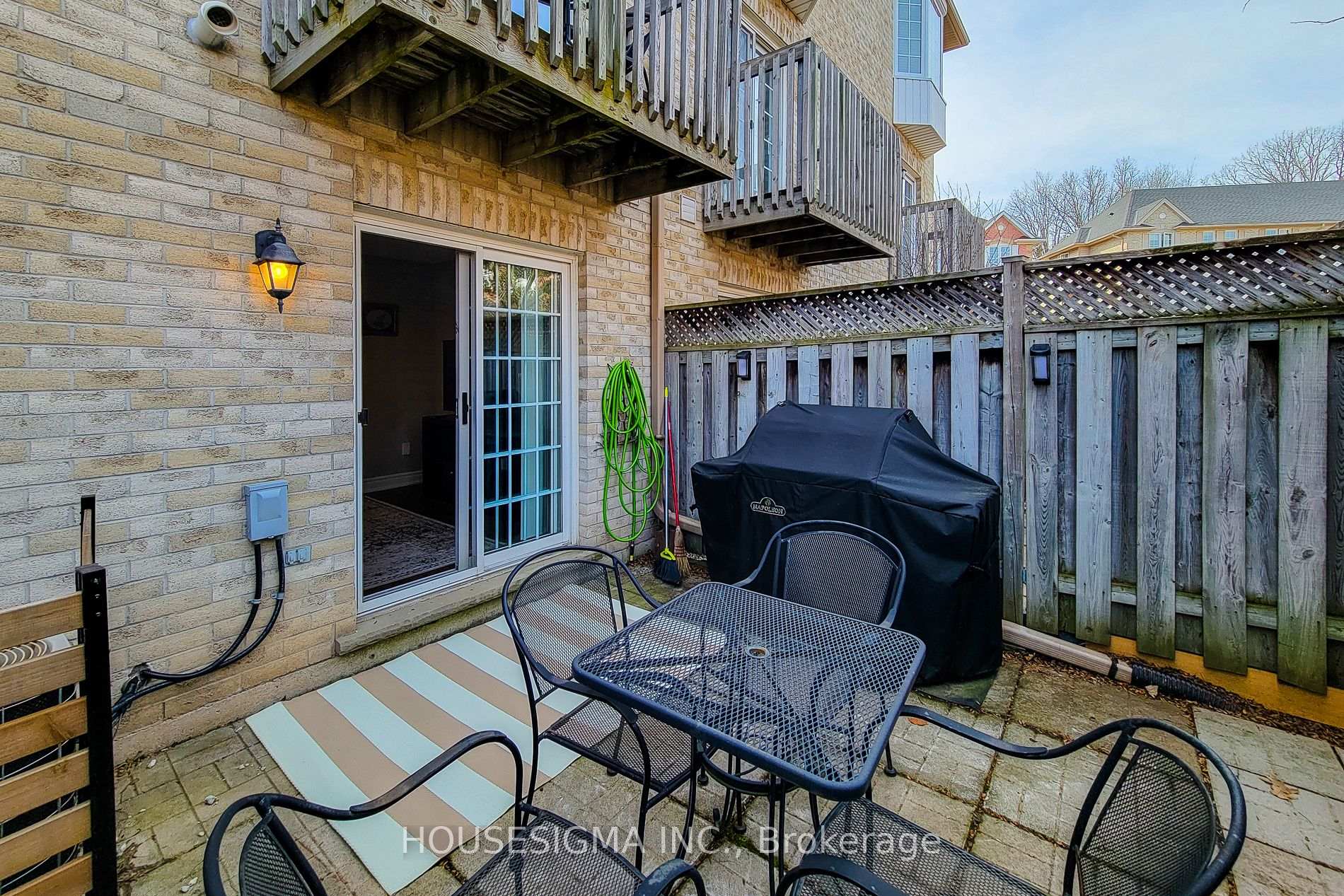 2 Bedrooms Condo at 3480 Upper Middle, Burlington For sale