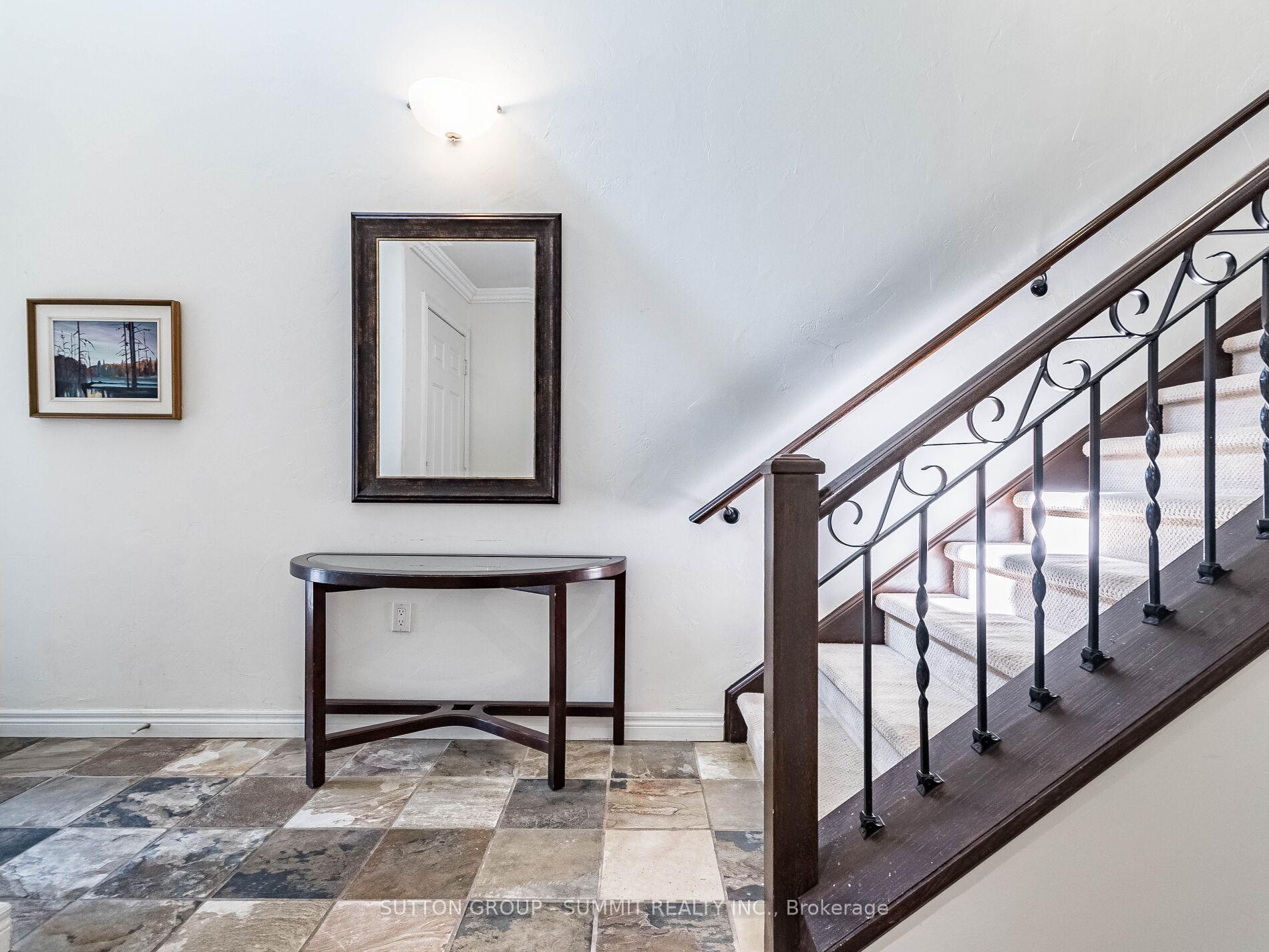 3 Bedrooms Condo at 484 Millen, Hamilton For sale