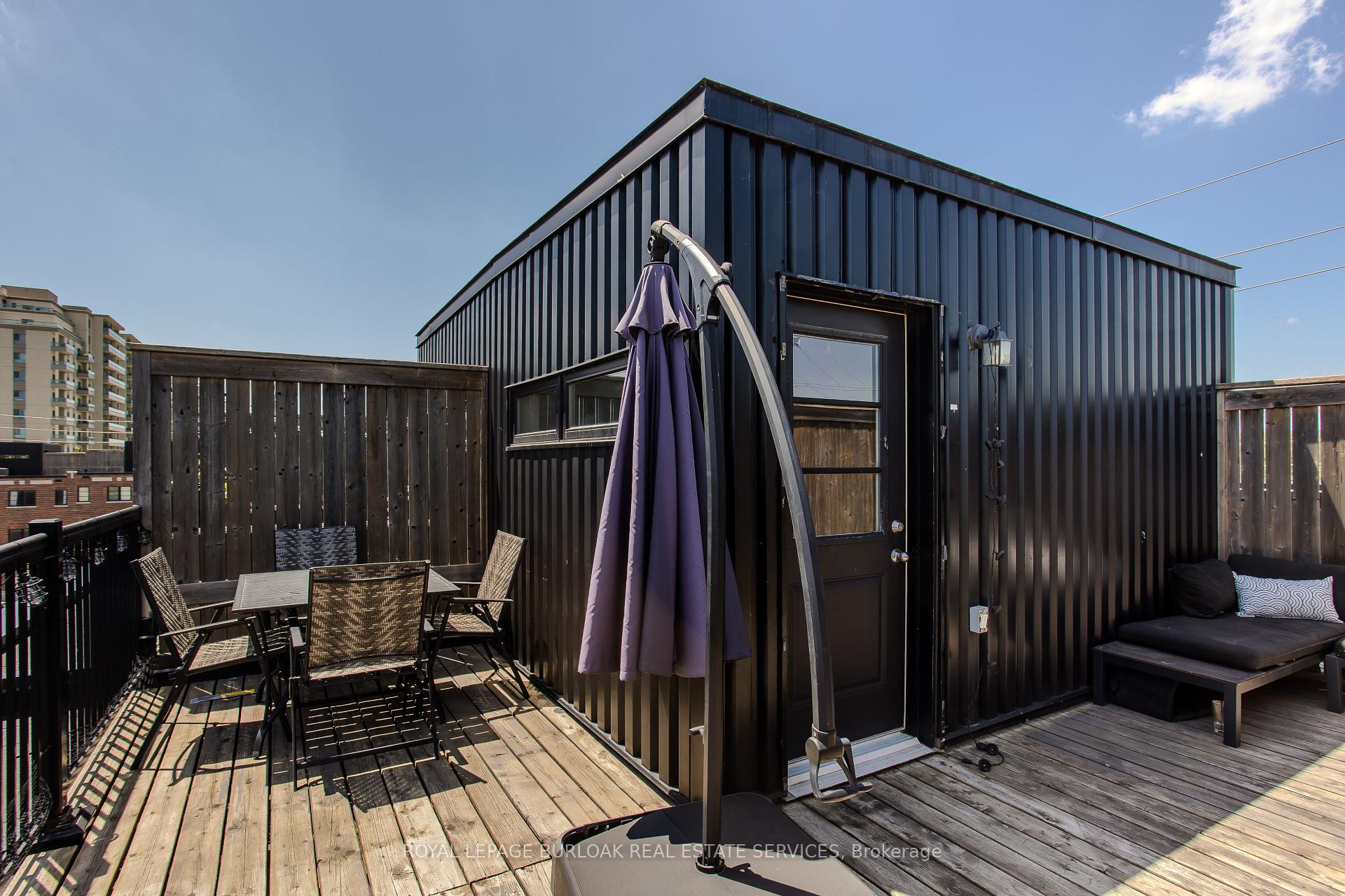 2 Bedrooms Condo at 70 Plains, Burlington For sale