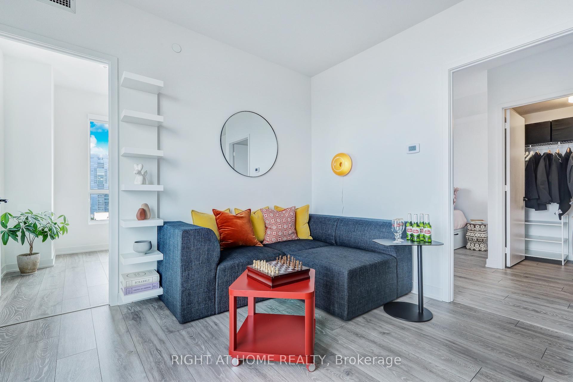 3 Bedrooms Condo at 108 Peter, Toronto For sale