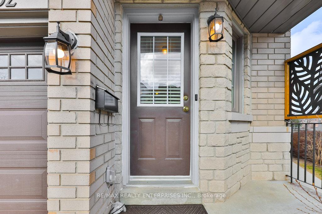 3 Bedrooms Condo at 455 Apache, Mississauga For sale