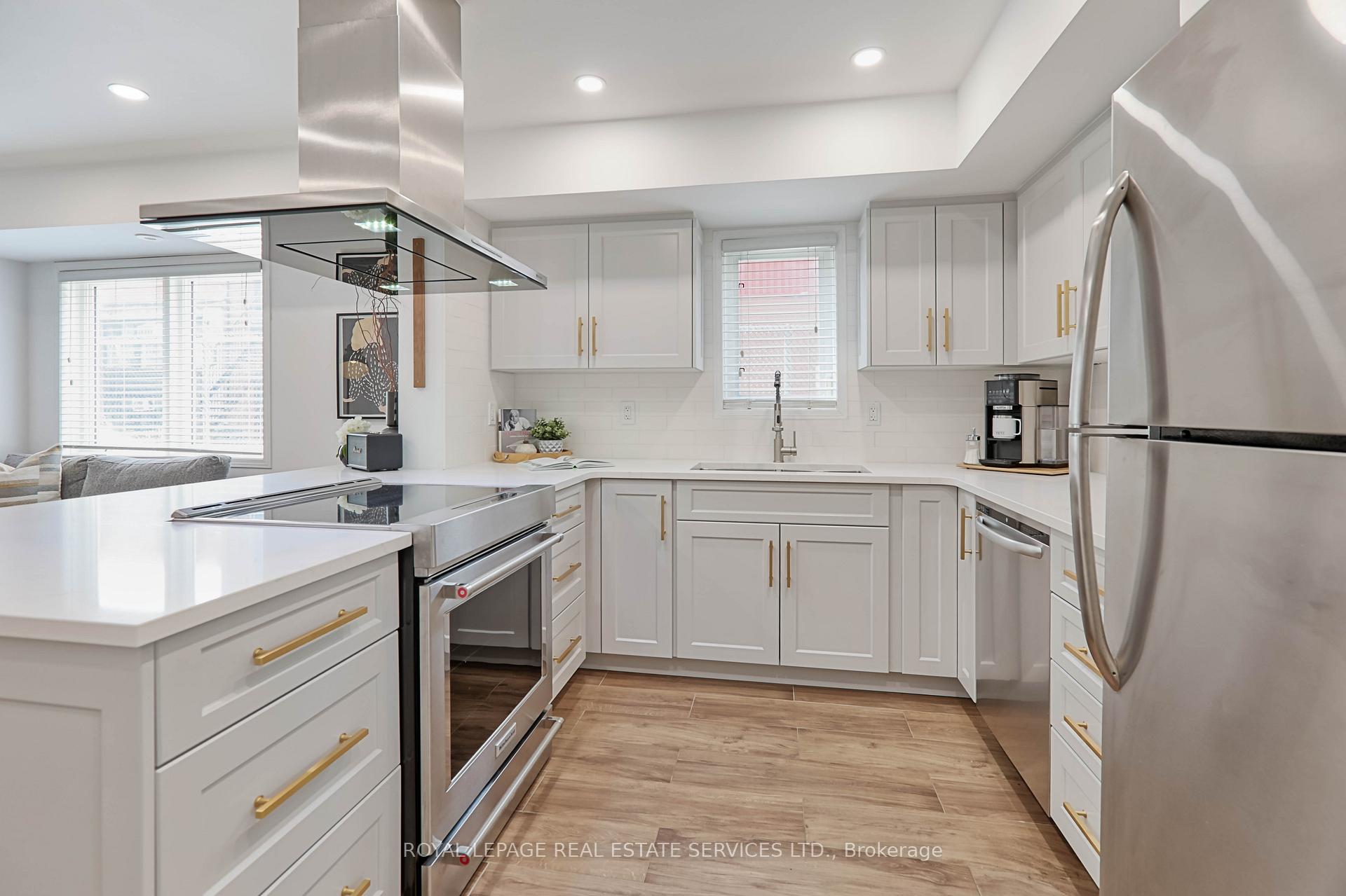 4 Bedrooms Condo at 40 Merchant, Toronto For sale