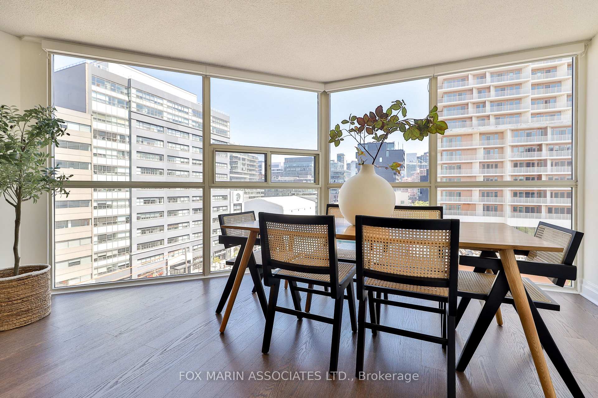 2 Bedrooms Condo at 701 King, Toronto For sale
