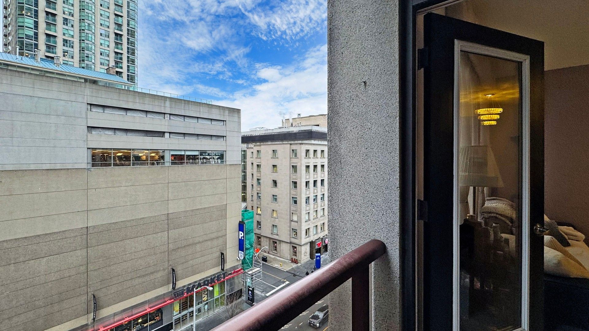 85 Bloor Street E 903