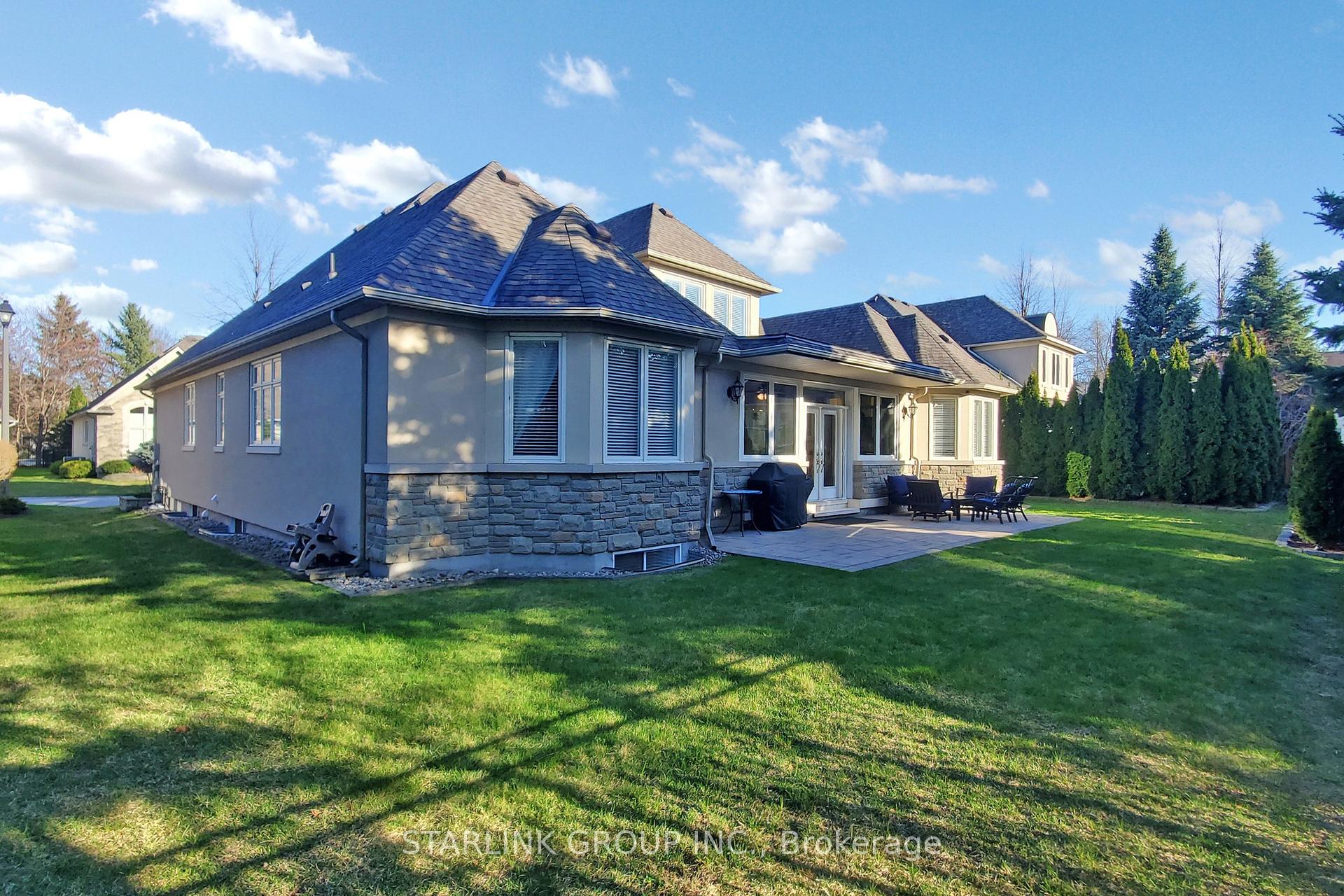6 Bedrooms Condo at 729 Hidden Grove,  Mississauga For sale